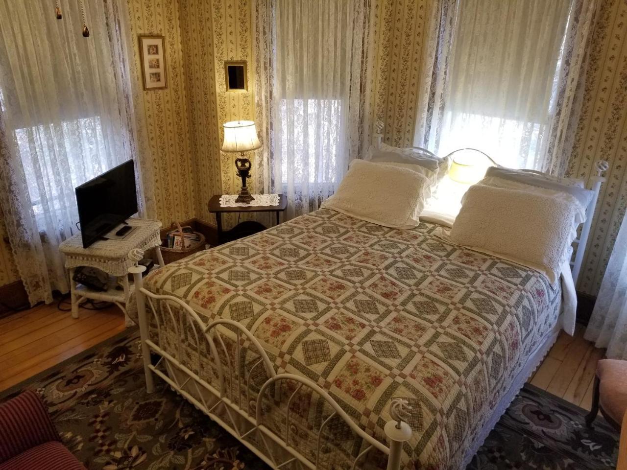 Rose & Thistle Bed & Breakfast クーパーズタウン エクステリア 写真